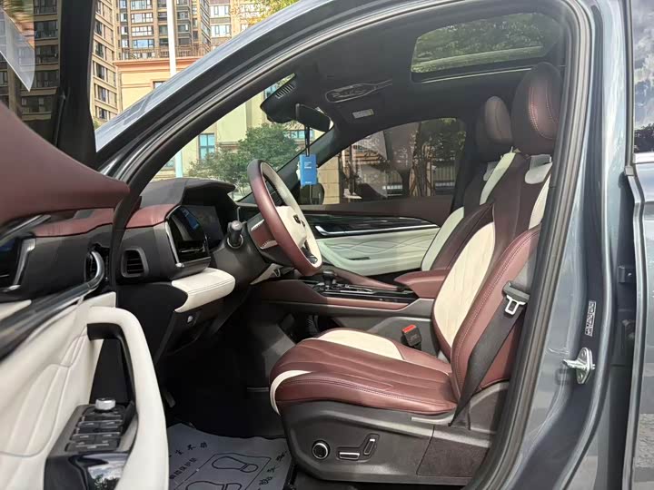 Фото 6 - Geely Monjaro