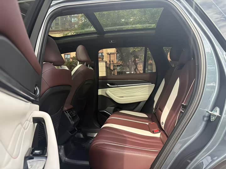 Фото 7 - Geely Monjaro