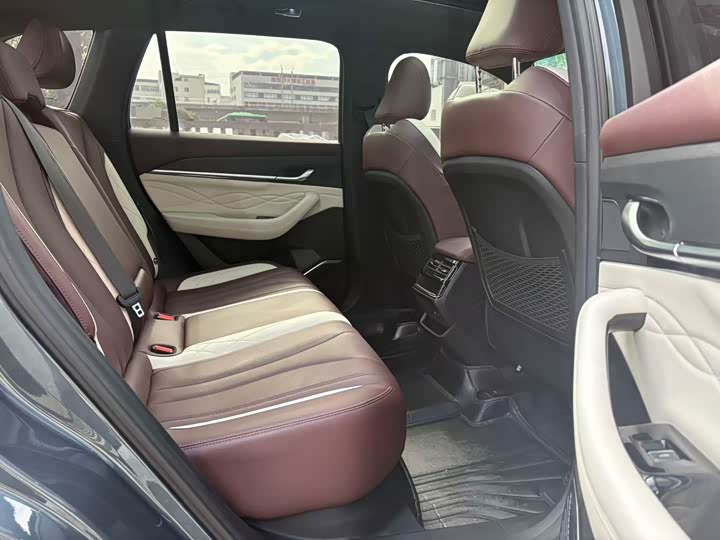 Фото 9 - Geely Monjaro