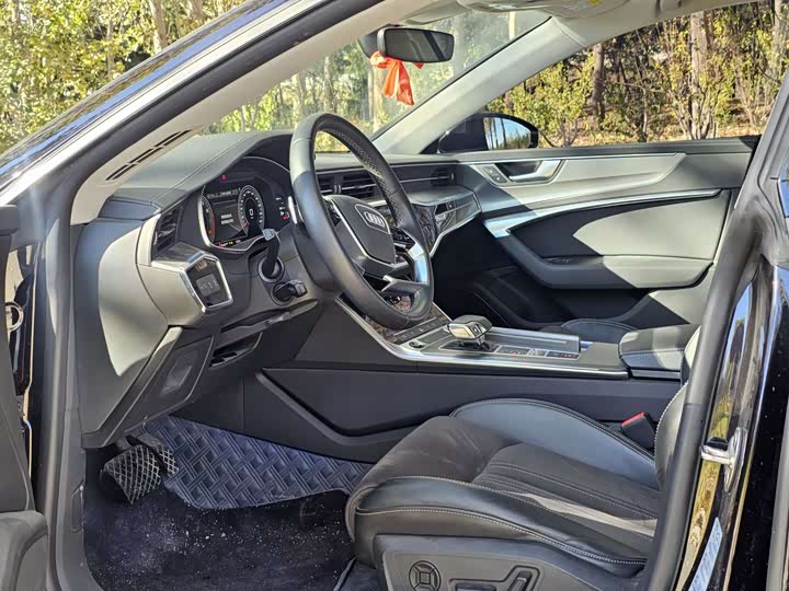 Фото 11 - Audi A7L