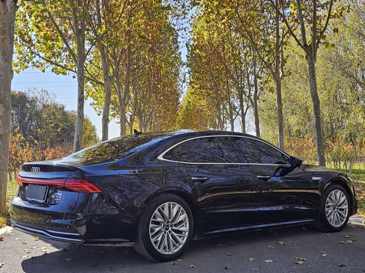 Фото 6 - Audi A7L