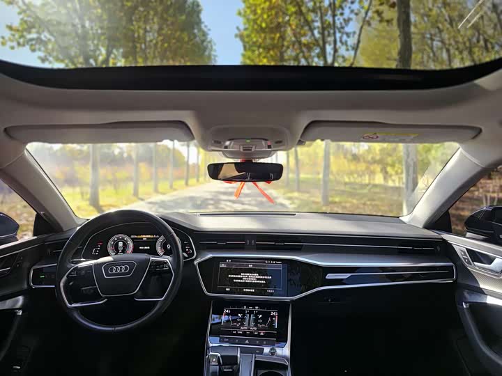 Фото 7 - Audi A7L