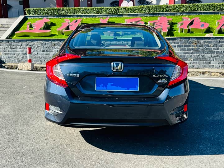 Фото 8 - Honda Civic