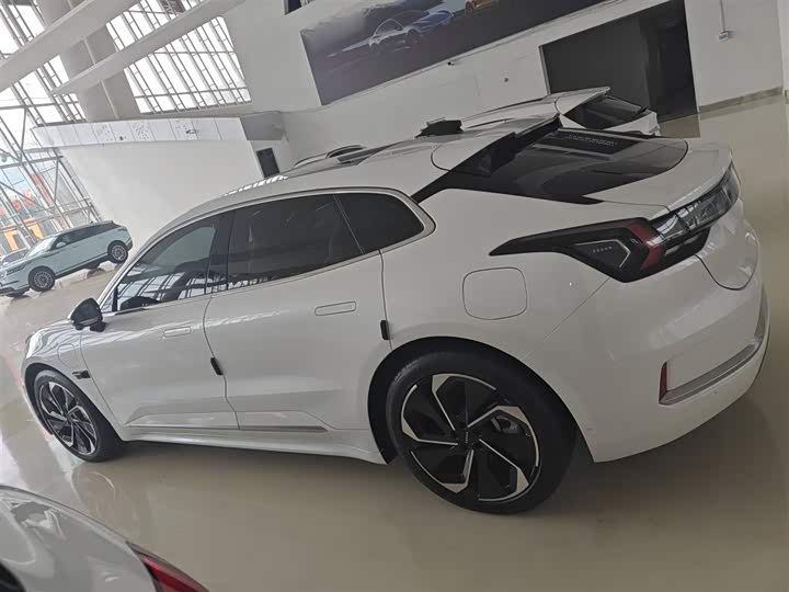 Фото 5 - Zeekr 001