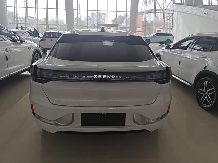 Фото 6 - Zeekr 001