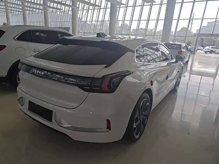 Фото 7 - Zeekr 001