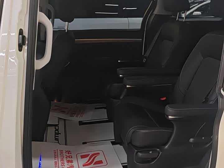 Фото 11 - GAC Trumpchi M8