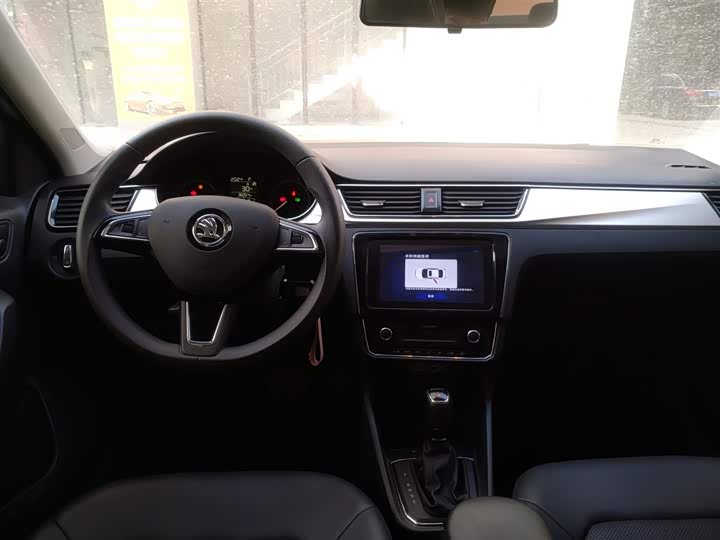 Фото 10 - Skoda Rapid