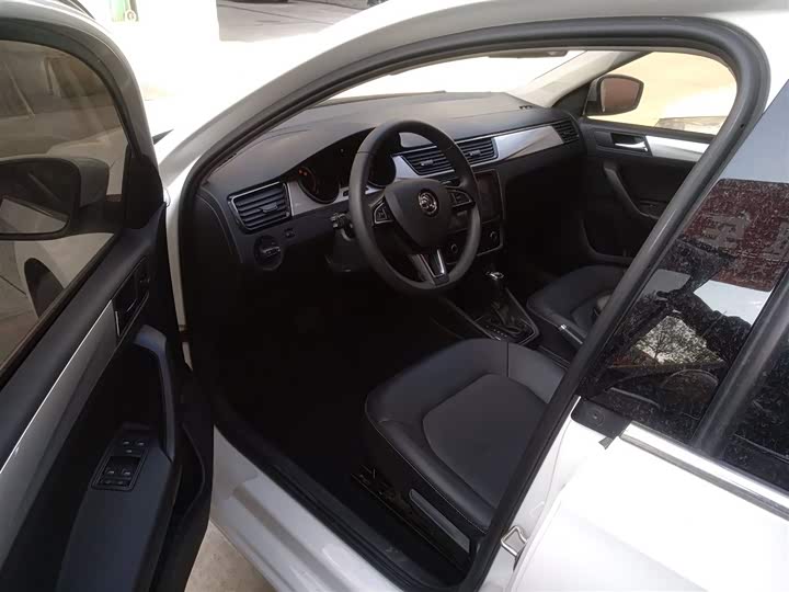 Фото 16 - Skoda Rapid