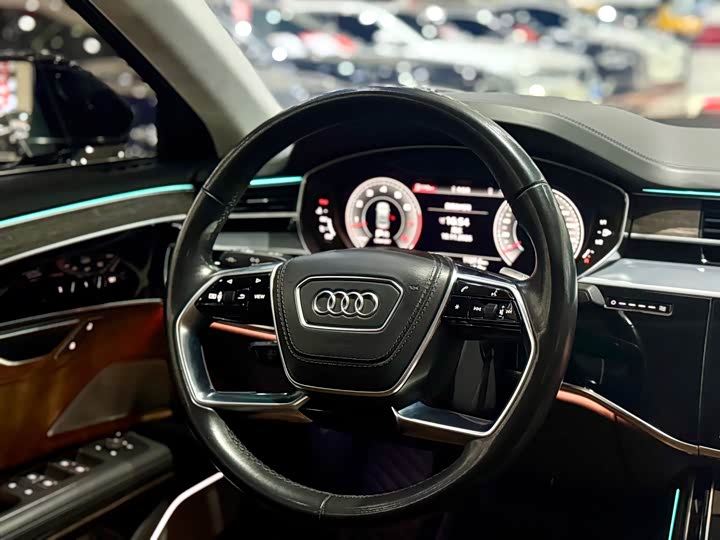 Фото 10 - Audi A8