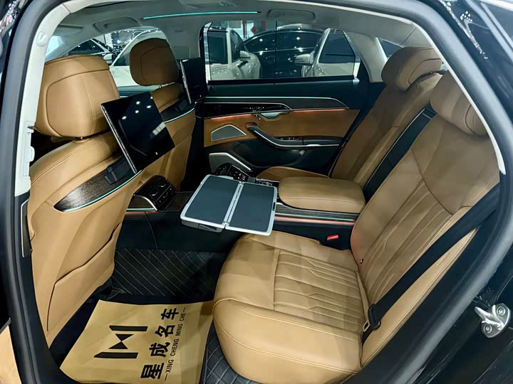 Фото 12 - Audi A8