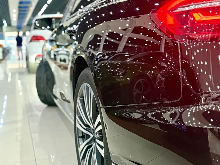 Фото 16 - Audi A8