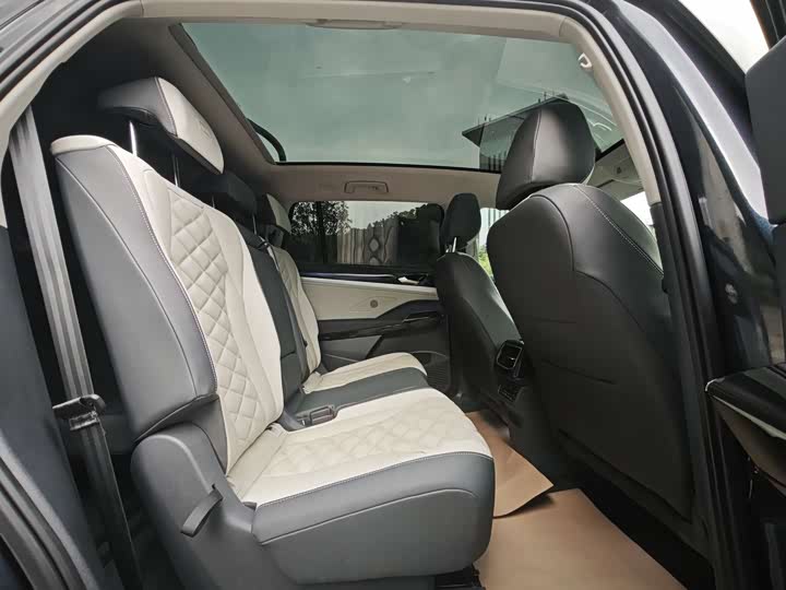 Фото 14 - Volkswagen ID.6 Crozz