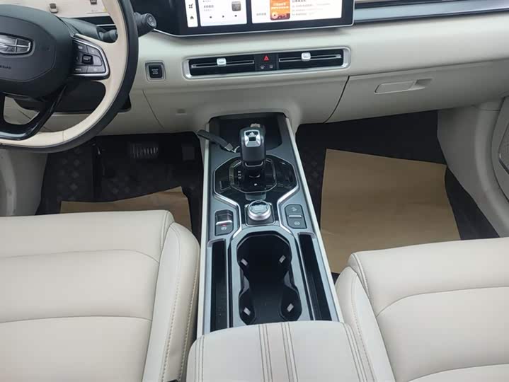 Фото 16 - Geely Icon