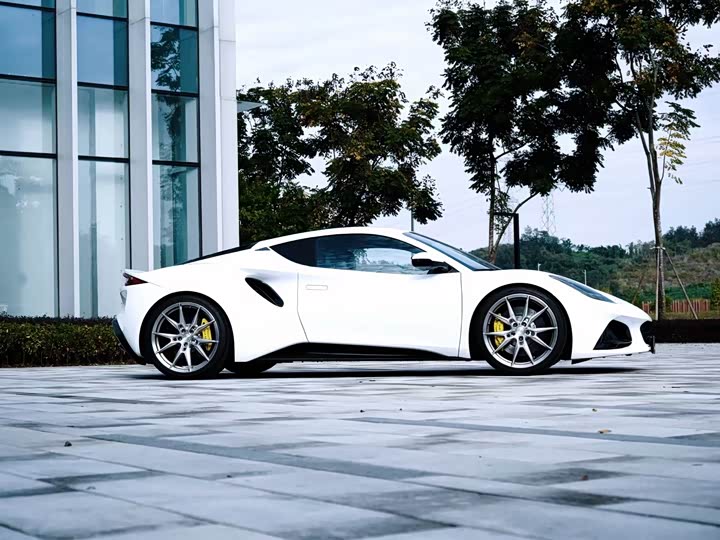 Фото 3 - Lotus Emira