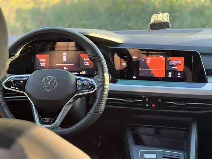 Фото 14 - Volkswagen Golf