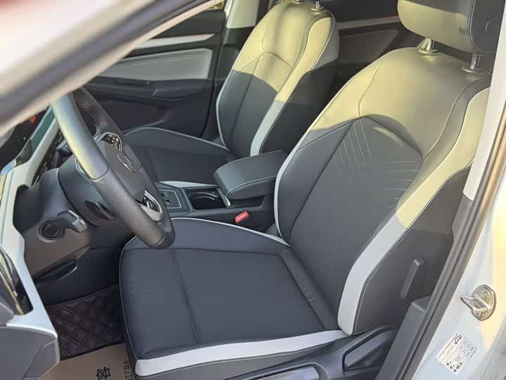 Фото 17 - Volkswagen Golf