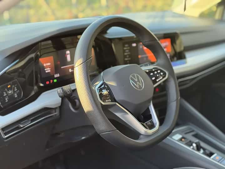 Фото 19 - Volkswagen Golf