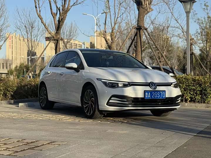 Фото 2 - Volkswagen Golf