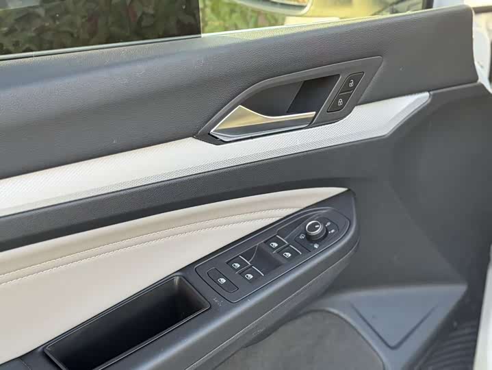 Фото 22 - Volkswagen Golf