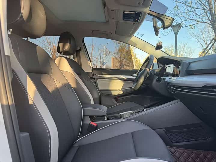 Фото 26 - Volkswagen Golf