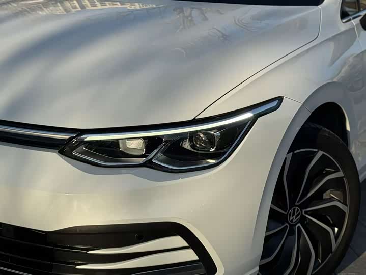 Фото 5 - Volkswagen Golf