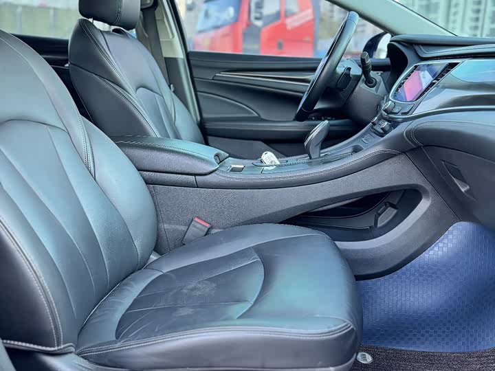 Фото 8 - Buick LaCrosse