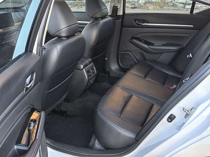 Фото 13 - Nissan Teana