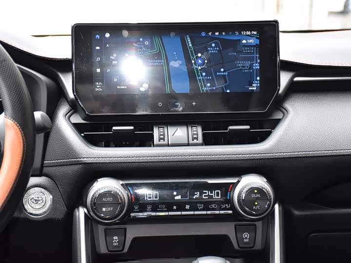 Фото 14 - Toyota RAV4