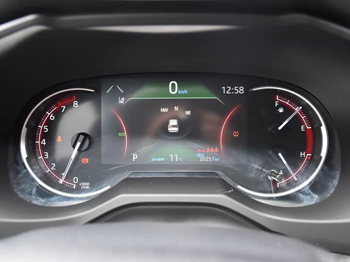 Фото 17 - Toyota RAV4