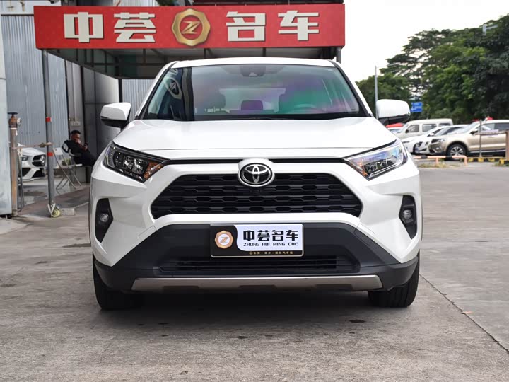 Фото 2 - Toyota RAV4