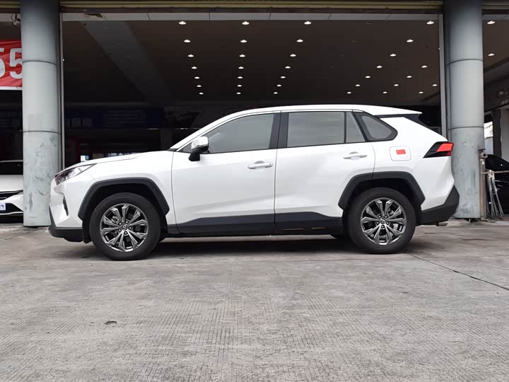 Фото 4 - Toyota RAV4