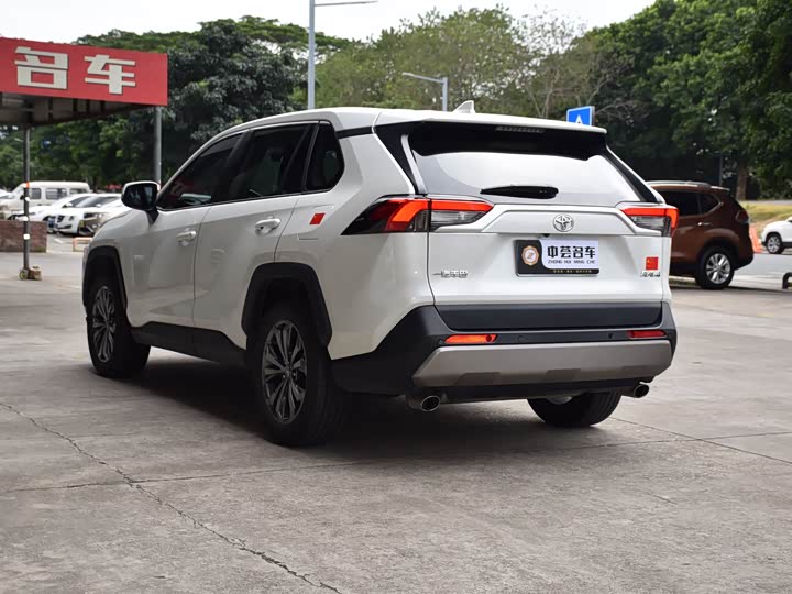 Фото 5 - Toyota RAV4