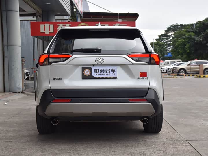 Фото 6 - Toyota RAV4