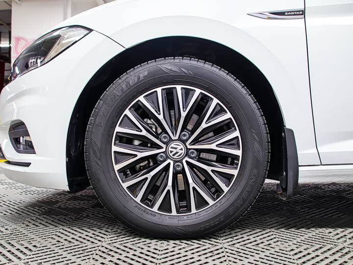 Фото 17 - Volkswagen Sagitar L