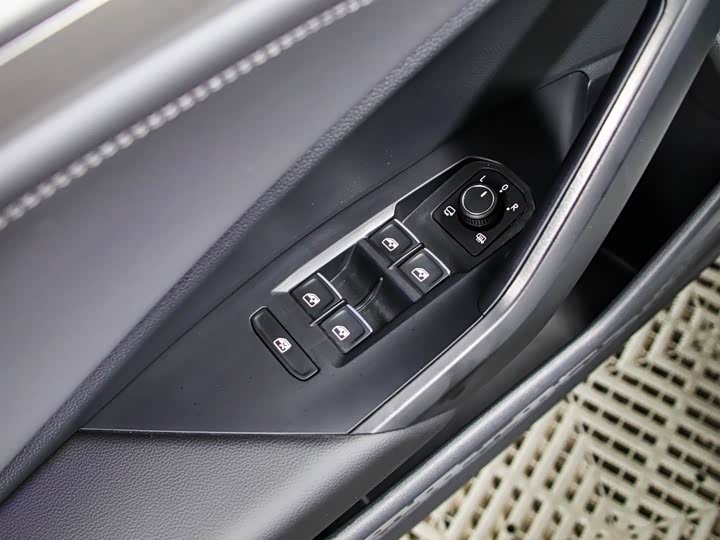 Фото 6 - Volkswagen Sagitar L