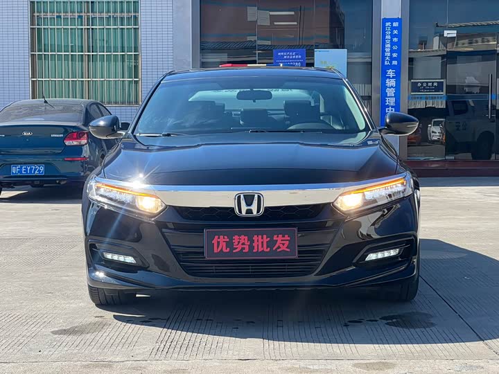 Фото 2 - Honda Accord