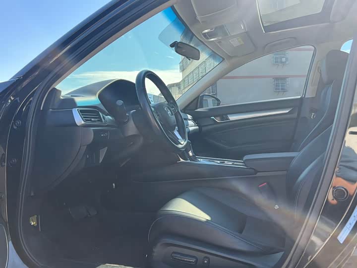 Фото 4 - Honda Accord