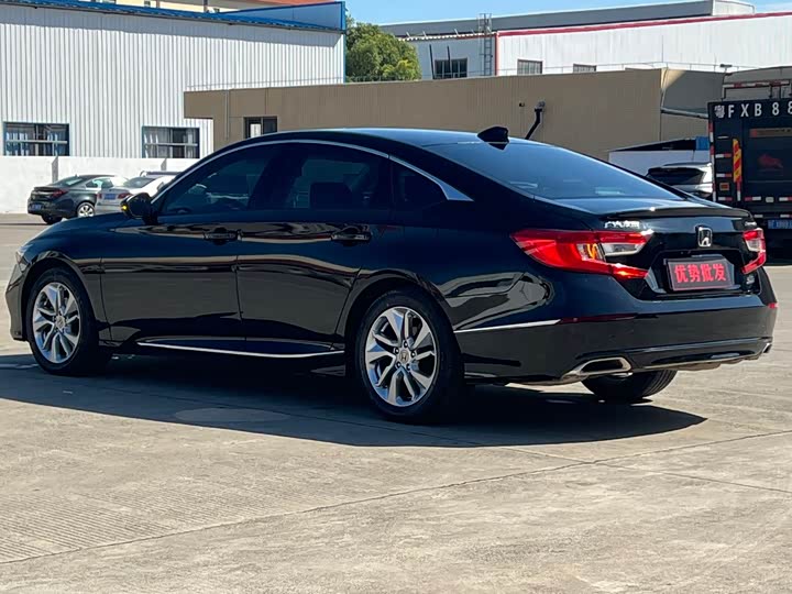 Фото 7 - Honda Accord