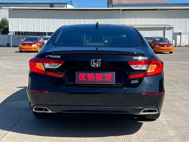 Фото 8 - Honda Accord