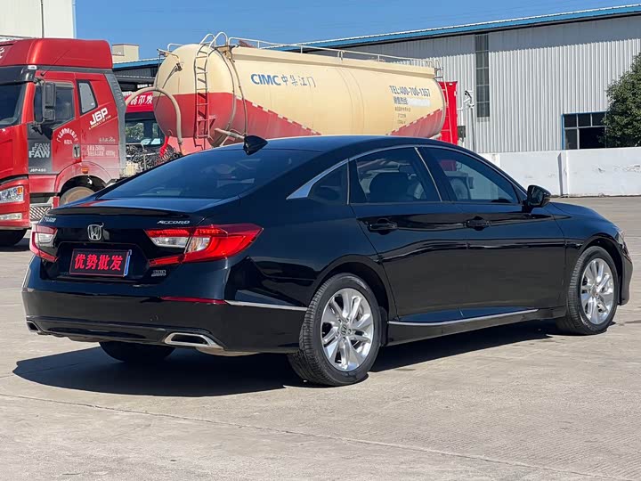 Фото 9 - Honda Accord