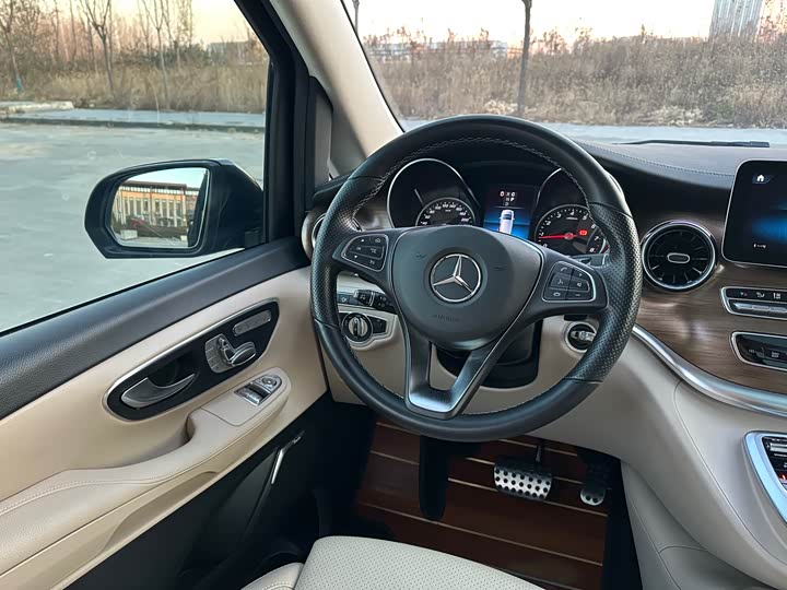 Фото 12 - Mercedes-Benz V-Class