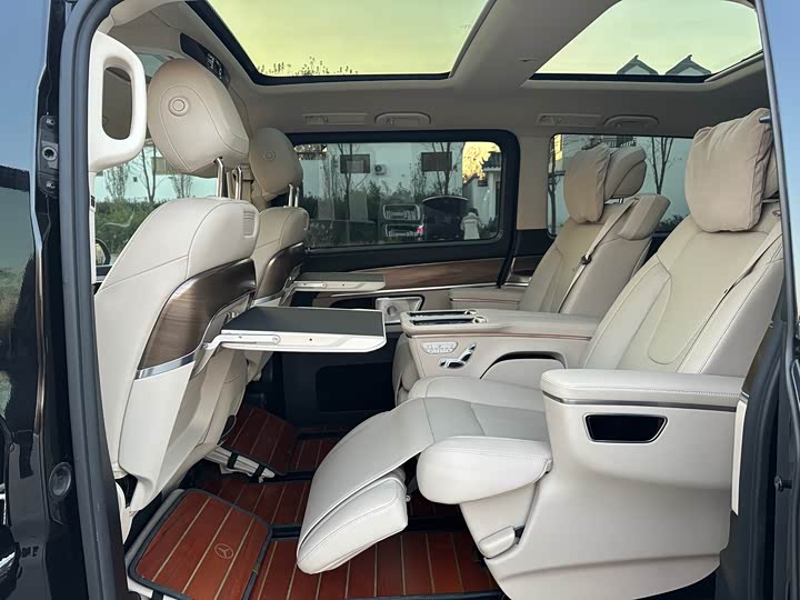 Фото 15 - Mercedes-Benz V-Class