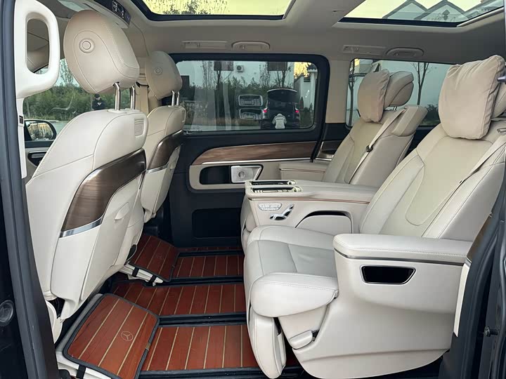 Фото 16 - Mercedes-Benz V-Class