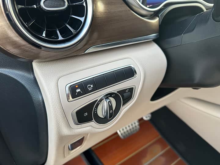 Фото 19 - Mercedes-Benz V-Class