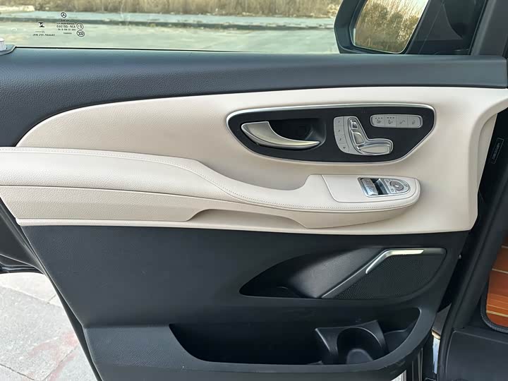 Фото 20 - Mercedes-Benz V-Class