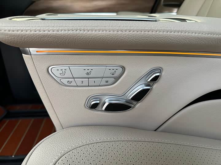 Фото 22 - Mercedes-Benz V-Class