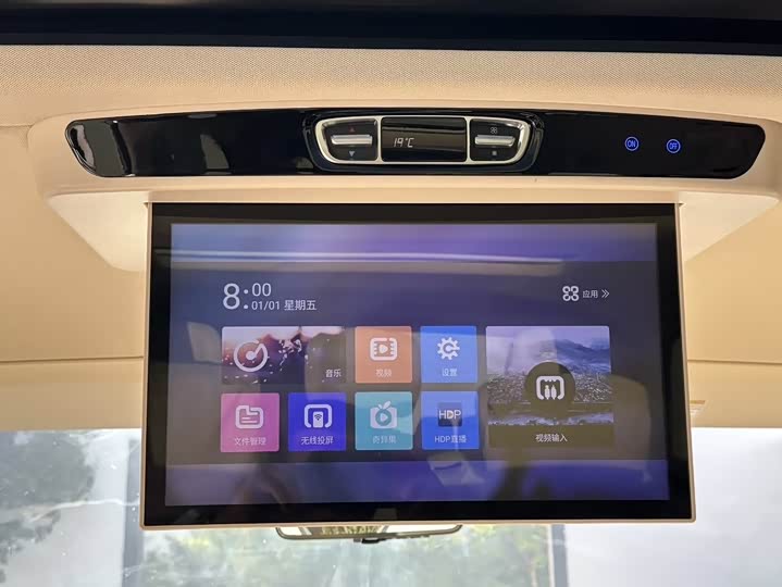 Фото 25 - Mercedes-Benz V-Class