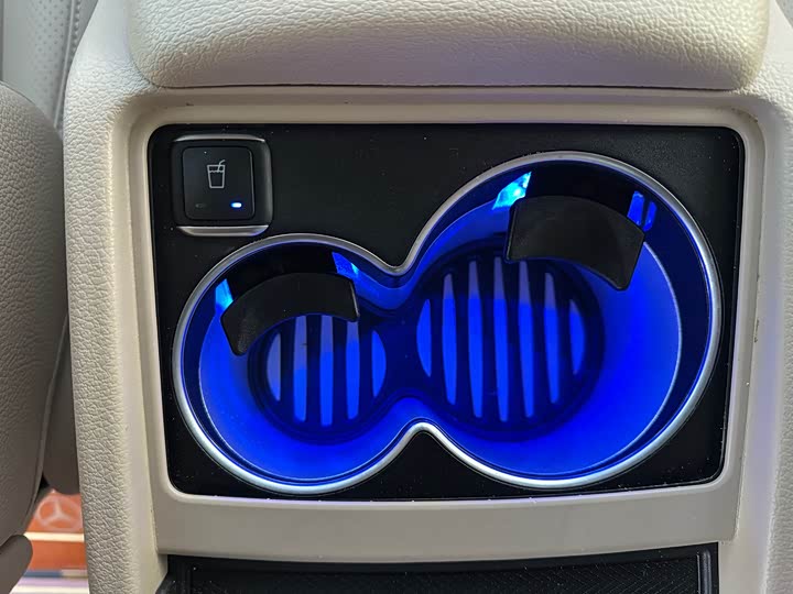 Фото 29 - Mercedes-Benz V-Class