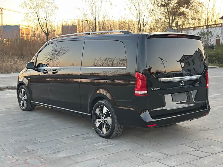 Фото 5 - Mercedes-Benz V-Class